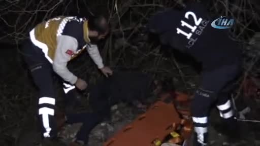 Bursa'da otobüs durağına çarpıp, boş araziye yuvarlandı