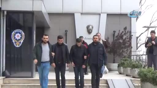 Bursa'da sahte polisler FETÖ bahanesiyle parayı camdan alırken yakalandı