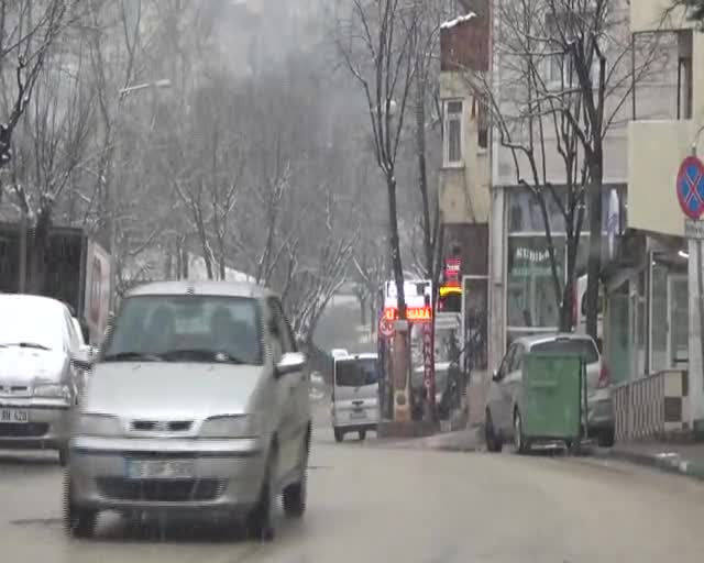 Bursa Uludağ'ın etekleri beyazlara büründü
