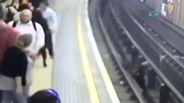 Londra metrosunda korkunç olay