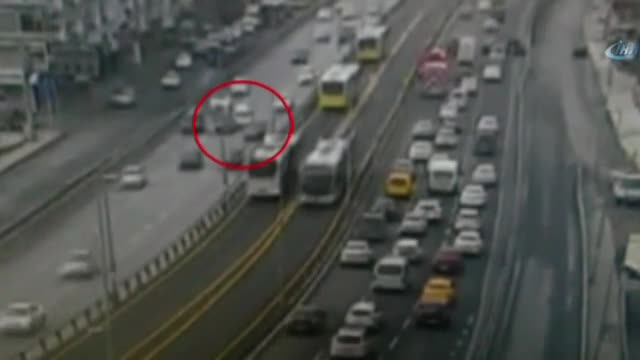 E'5'te makas atıp zincirleme kazaya neden oldu