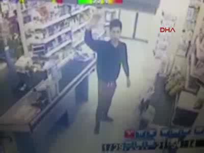 Bıçaklı market soyguncusu kayıplara karıştı