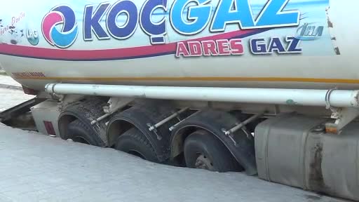 LPG dolu tanker çukura düştü, faciadan dönüldü