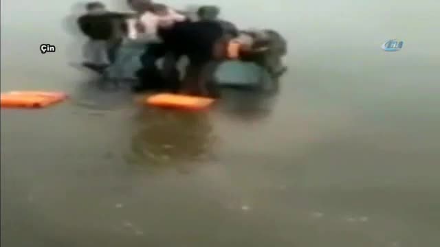 Denize uçan araçta can pazarı: Bebek kıyıya fırlatıldı