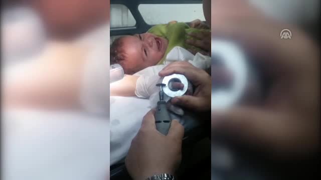 Bursa'da küllüğe parmağı sıkışan bebeğe AFAD müdahalesi