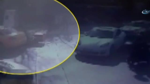 İstanbul'da motosiklet kazası kamerada