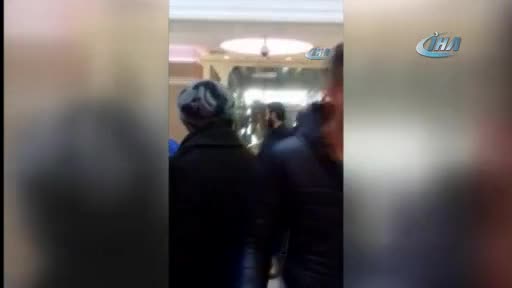 AVM'nin asma tavanı çöktü!