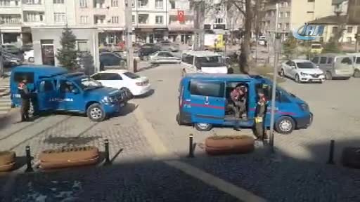 Bursa'da otostop çekip bindiği araçta gasp edildi