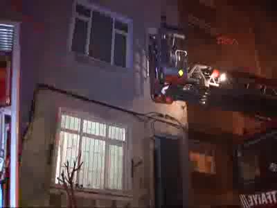 Dairede yanmış erkek cesedi bulundu