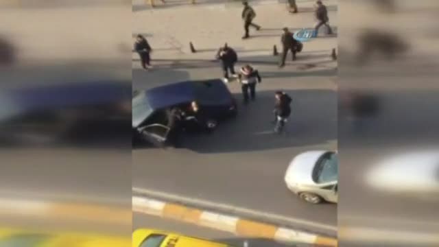 Taksim'de laf atma kavgası
