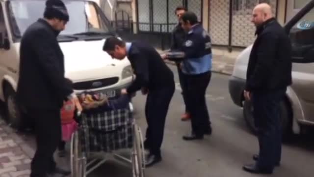 Zabıtayı gören 'engelli' yürümeye başladı