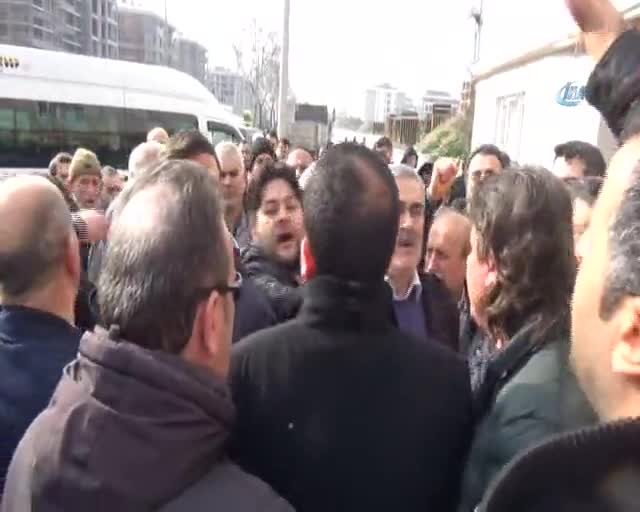Bursa'da kentsel dönüşüm için eylem yapan mahalleli ile polis arasında arbede çıktı