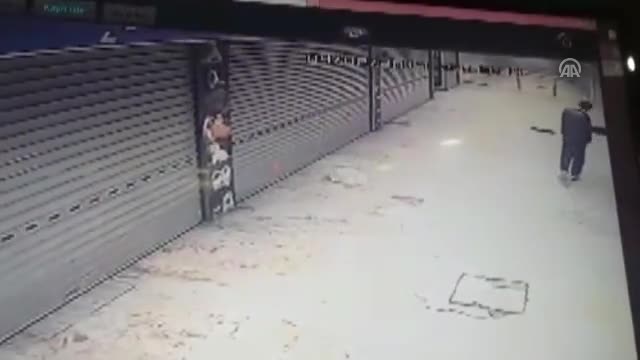 Bursa'da kadına taciz ve darp güvenlik kamerasında