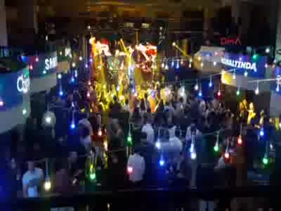 Selami Şahin Bursa Uludağ'da sahneye çıktı