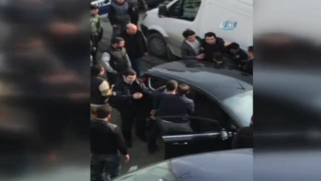 Polise saldıran uyuşturucu tacirlerini linçten polis kurtardı