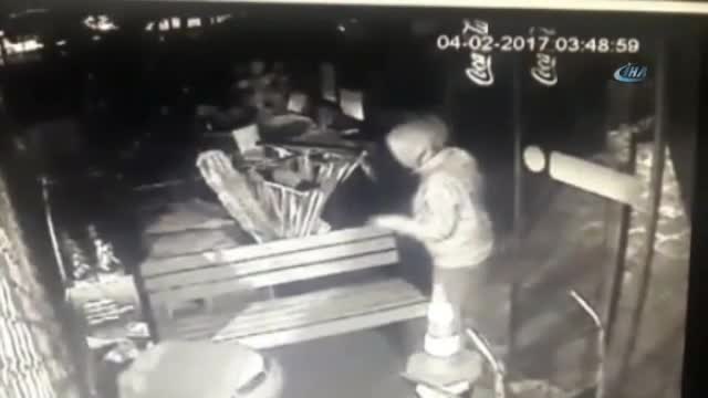Marketlere dadanan hırsızlar yakalandı