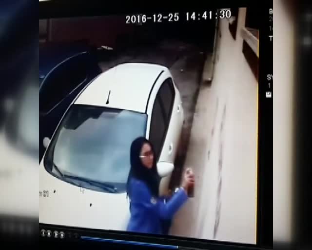 Bursa'da sprey bitince aşk mesajı yarıda kaldı