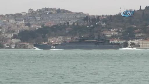 Rus savaş gemisi İstanbul Boğazı'ndan geçti