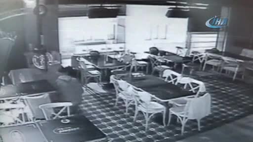 Bursa'da çay ikram ettiler, monitörü çaldı