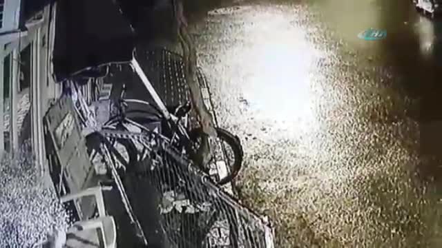 Sevgililer Günü'nde gül çaldı