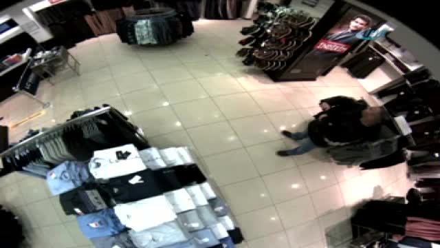 Av tüfeği ile mağazayı basıp rastgele ateş açtı