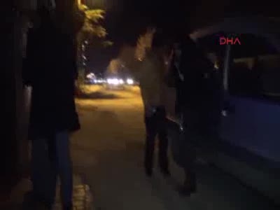 Kaldırımda yürüyen genç kıza kabusu yaşattılar