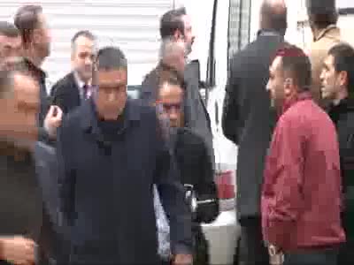 Kılıçdaroğlu saldırıya uğrayan türbanlı kızı evinde ziyaret etti