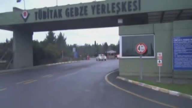 Polis ekiplerinin TÜBİTAK'a giriş anı kameraya yansıdı