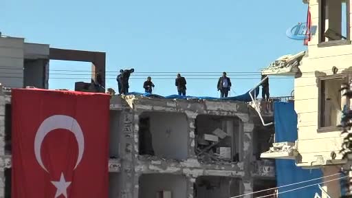 Patlamada hasar gören binalar branda ile kapatıldı