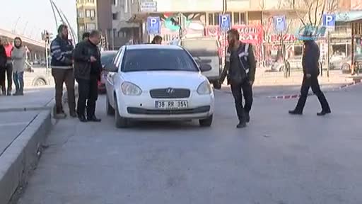 7 aylık hamile eşini boğarak öldürdü