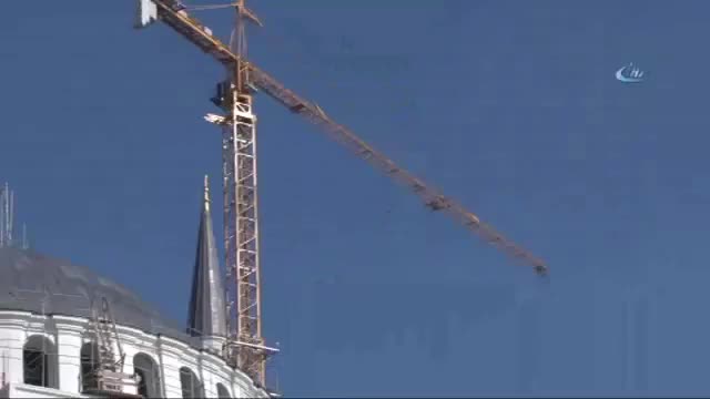 Çamlıca Camii kubbesine konulan hilal havadan görüntülendi
