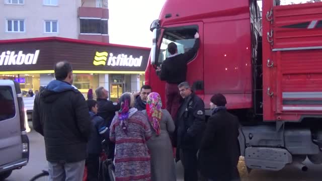 Bursa'da kafasına silah dayayıp kendini TIR'a kilitledi