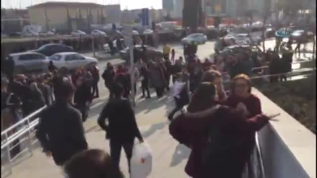 İstanbul'da AVM'de kavga! Vatandaşlar tahliye edildi