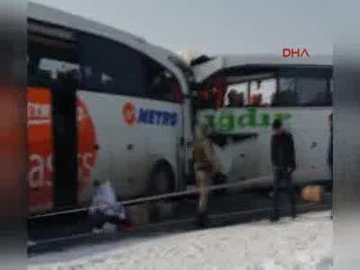 Iğdır'da otobüsler çarpıştı! Ölü ve yaralılar var - 2