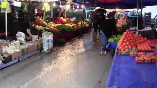 Bursa Mudanya'da pazar yeri dereye döndü