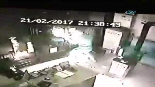 Sobayı yakmaya çalışırken kendini yaktı
