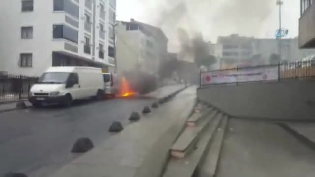 Park halindeki minibüs alev alev yandı