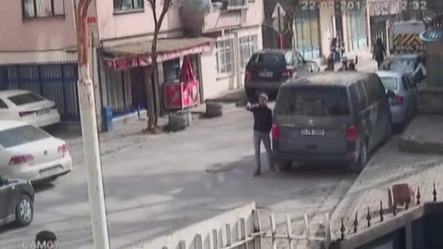 İstanbul'da öğrencilerin ölümden döndüğü anlar kamerada