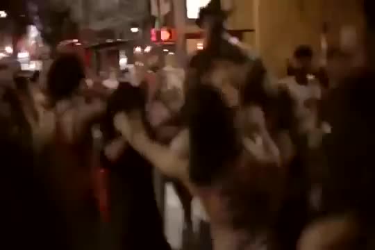 Sokak ortasında birbirlerine girdiler!