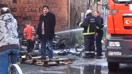 Bursa'da hurdalık yangını korkuttu