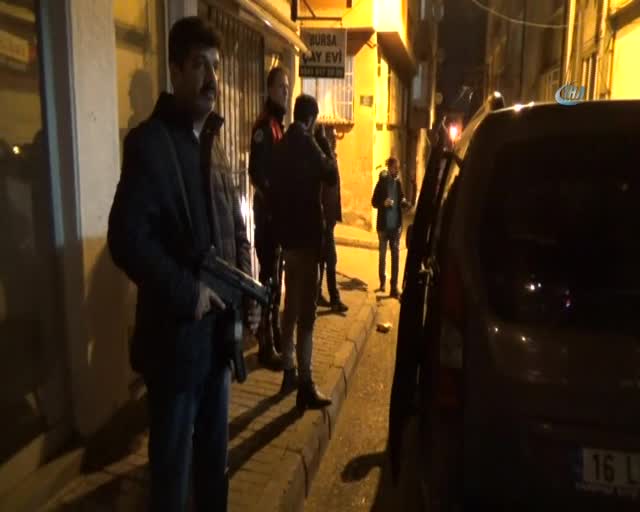 Bursa polisinden yaya uygulama