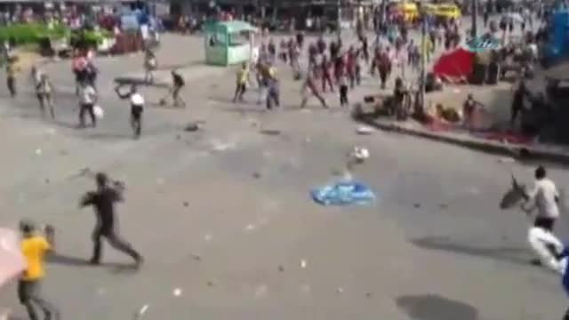 Nijerya'da pazar yeri savaş alanına döndü