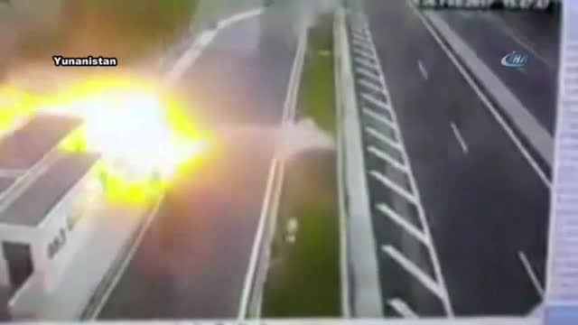 Yunanistan'da otomobil dehşet saçtı!