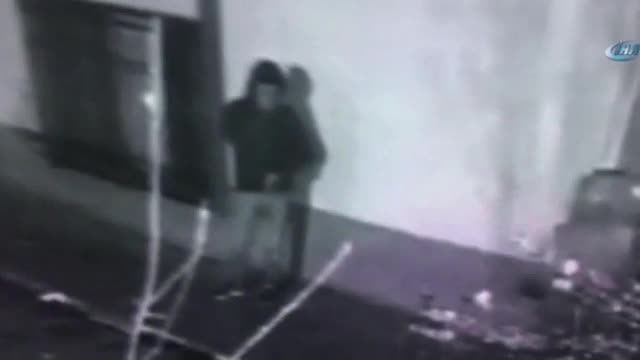 'Örümcek Adam'a özenen hırsız kamerada