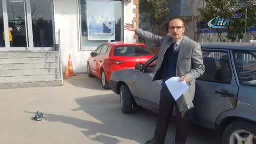 Kızgın müşteri bankaya POS cihazı fırlattı