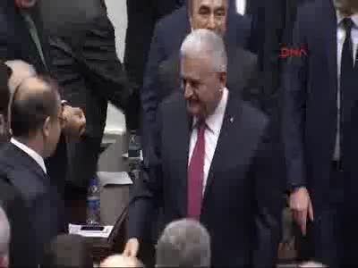Binali Yıldırım: Bir bayrak hikayesidir gidiyor