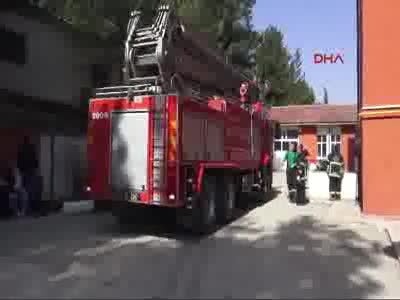 Öğretmenler okulun ikinci katından 'tatbikat' için atladı
