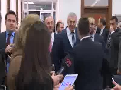 Çavuşoğlu: YPG çekilmezse vuracağız