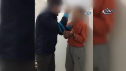 Market zincirinde dehşet! Bıçağı çocuğun boğazına dayadı
