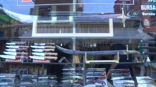 Bursa'da adam boyu kılıç yaptı, siparişlere yetişemiyor